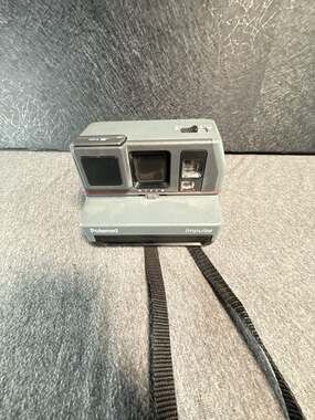 Polaroid Impulse Instant Camera Gray with Strap (powers on. Out of film)